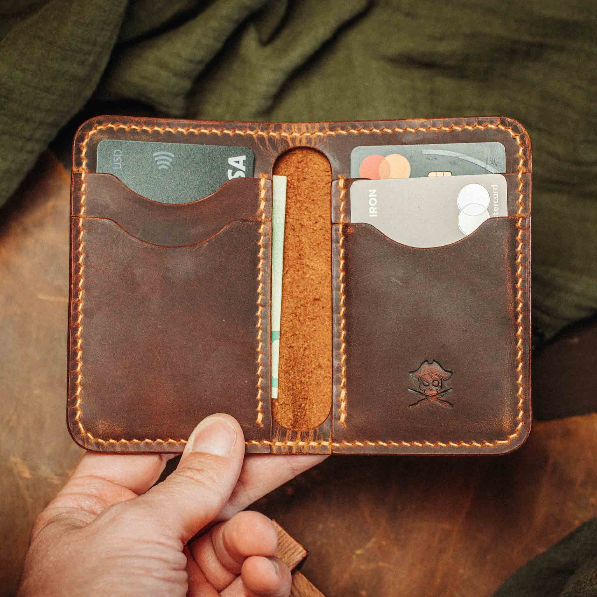 Pirate Goods Bucaneer Bifold Wallet – Schlankes minimalistisches Leder EDC Kartenetui