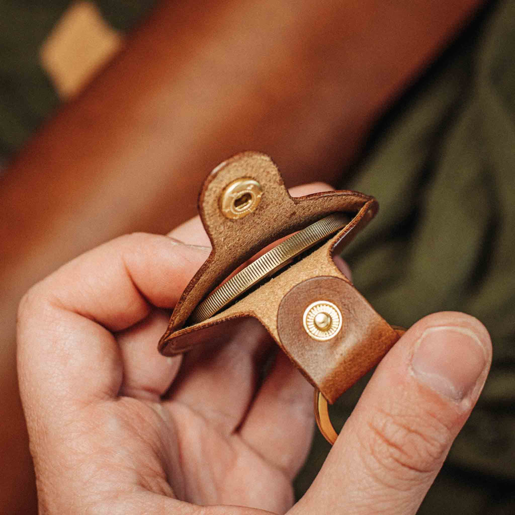 Pirate Goods Peso Pocket v5 Schlüsselanhänger Münzhalter – Leder-Challenge-Coin-Etui für EDC