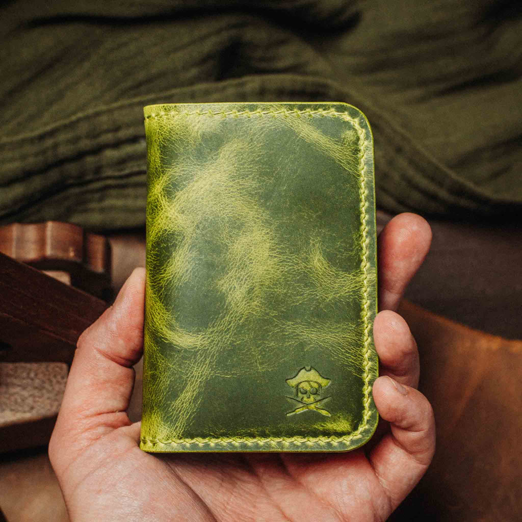 Pirate Goods Bucaneer Bifold Wallet – Schlankes minimalistisches Leder EDC Kartenetui