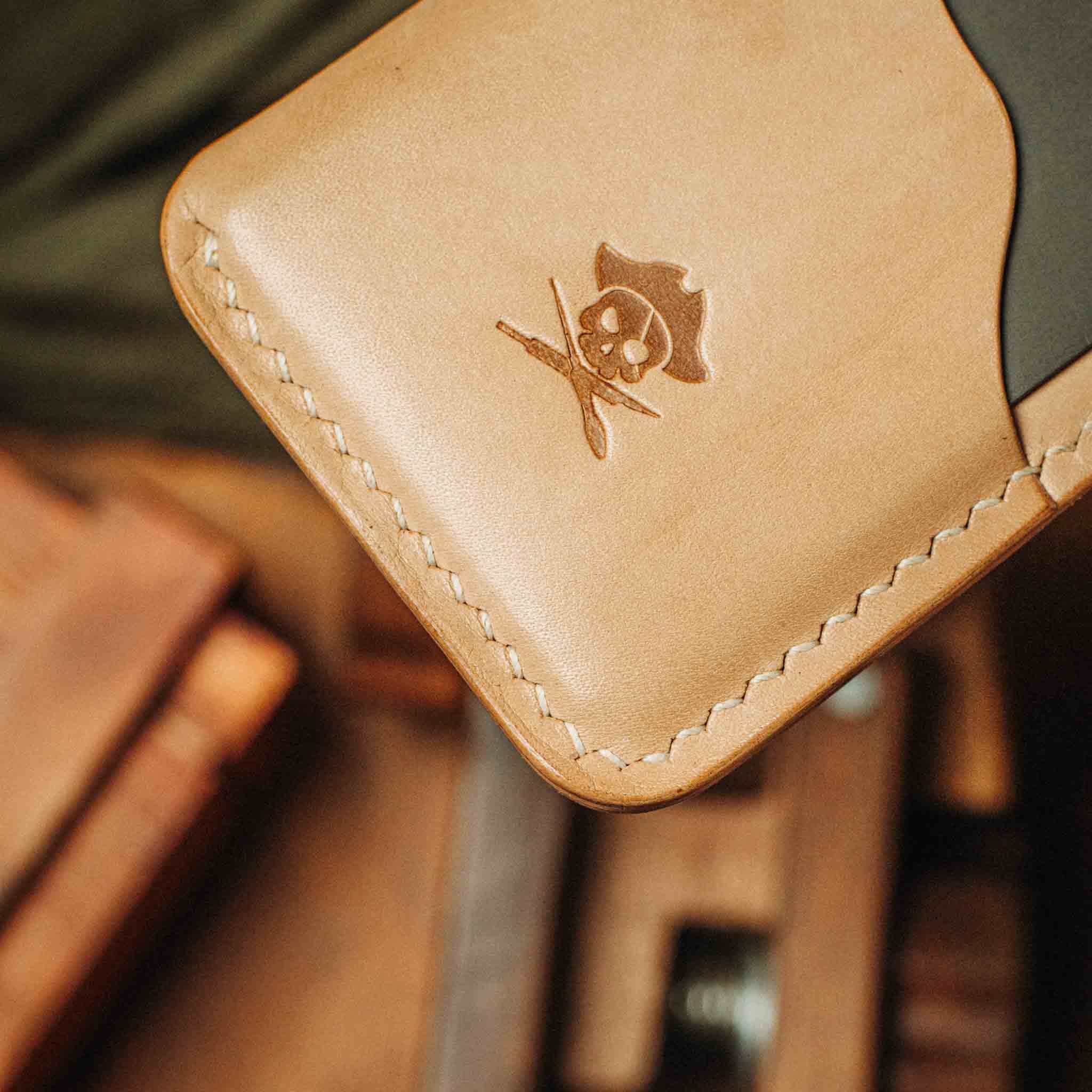 Pirate Goods Venturer v2 Slim Wallet – Minimalistischer Leder EDC Kartenhalter
