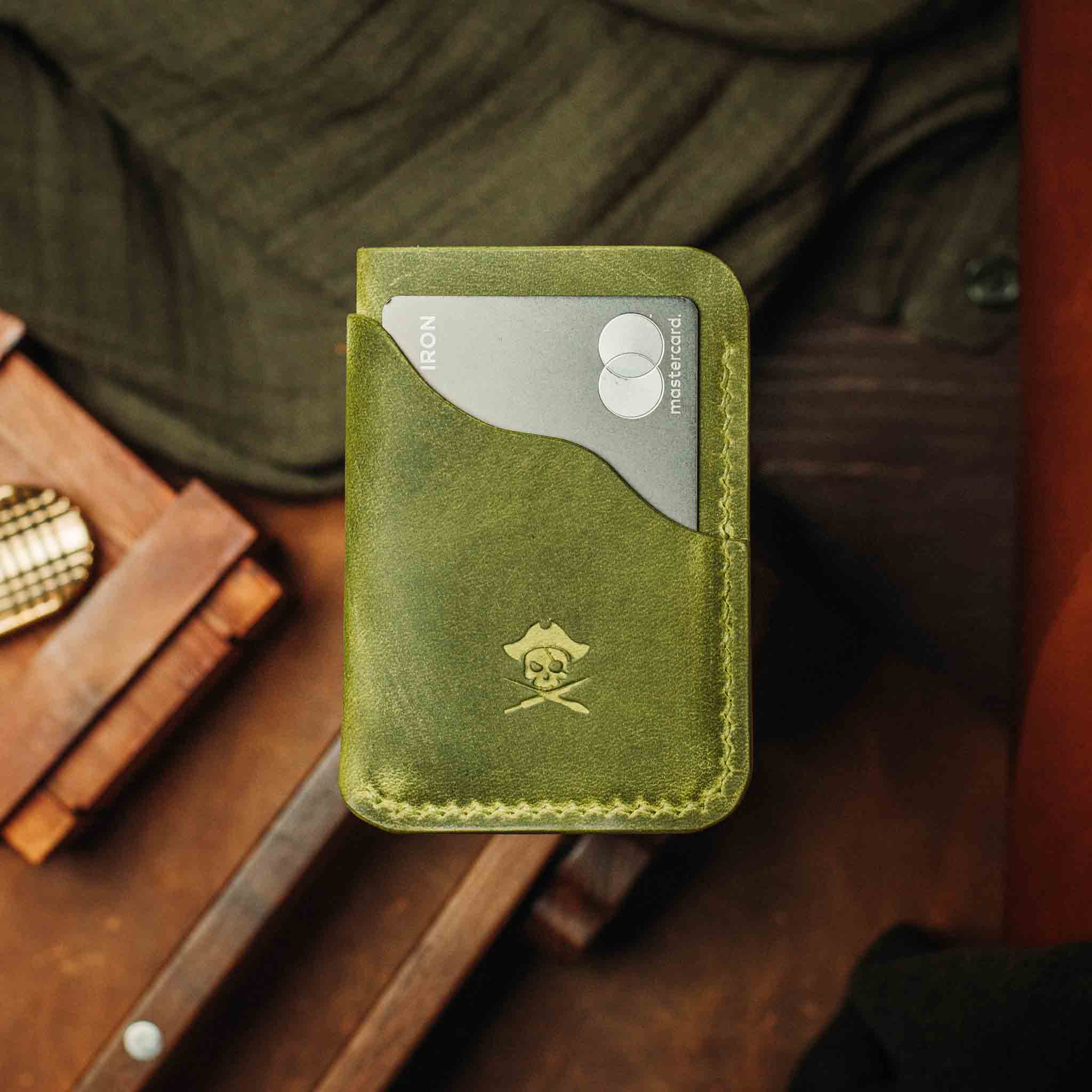 Pirate Goods Venturer v2 Slim Wallet – Minimalistischer Leder EDC Kartenhalter