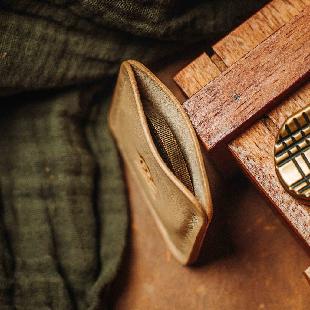 Pirate Goods Peso Pocket v3 Münzhalter – Leder-Challenge-Coin-Etui für EDC