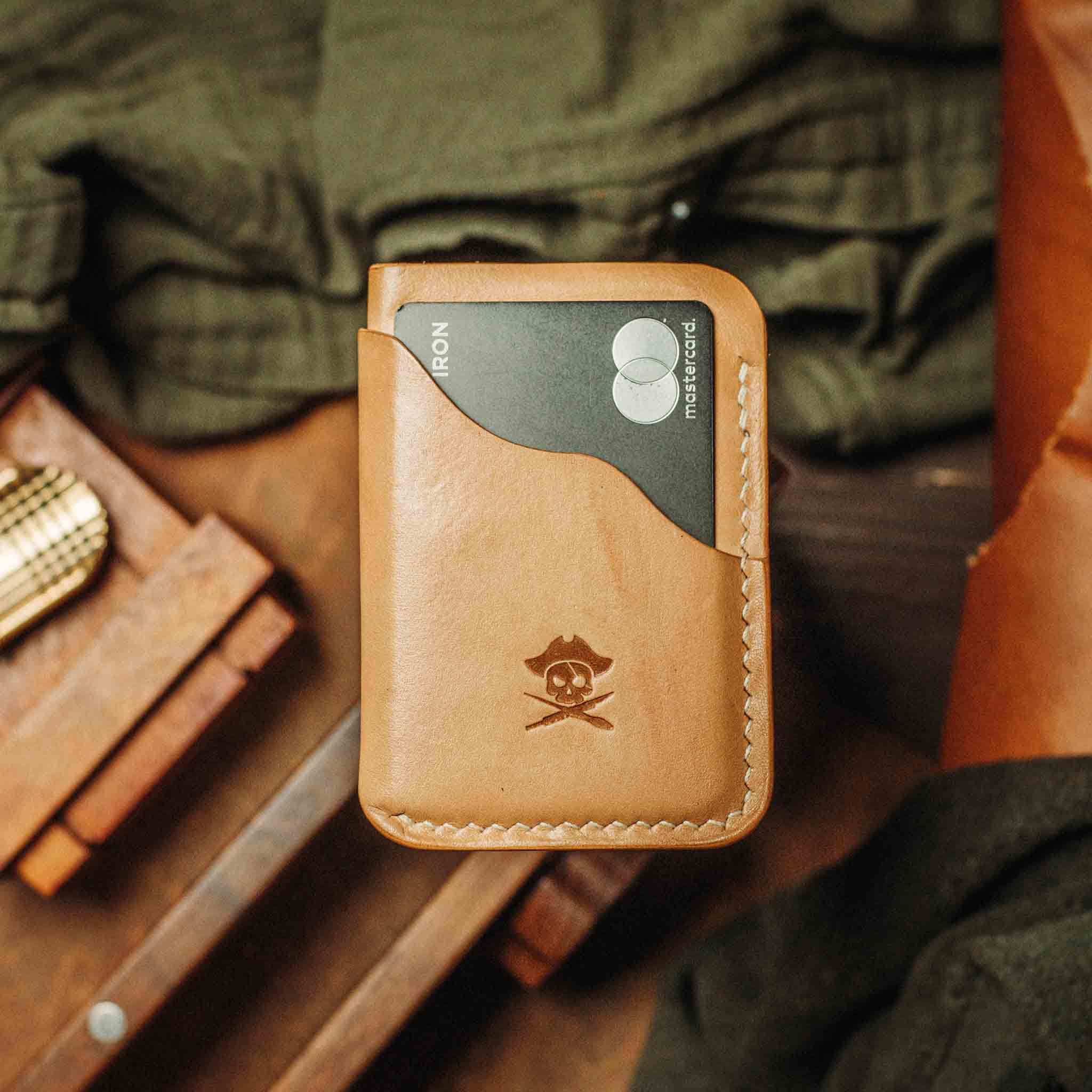 Pirate Goods Venturer v2 Slim Wallet – Minimalistischer Leder EDC Kartenhalter