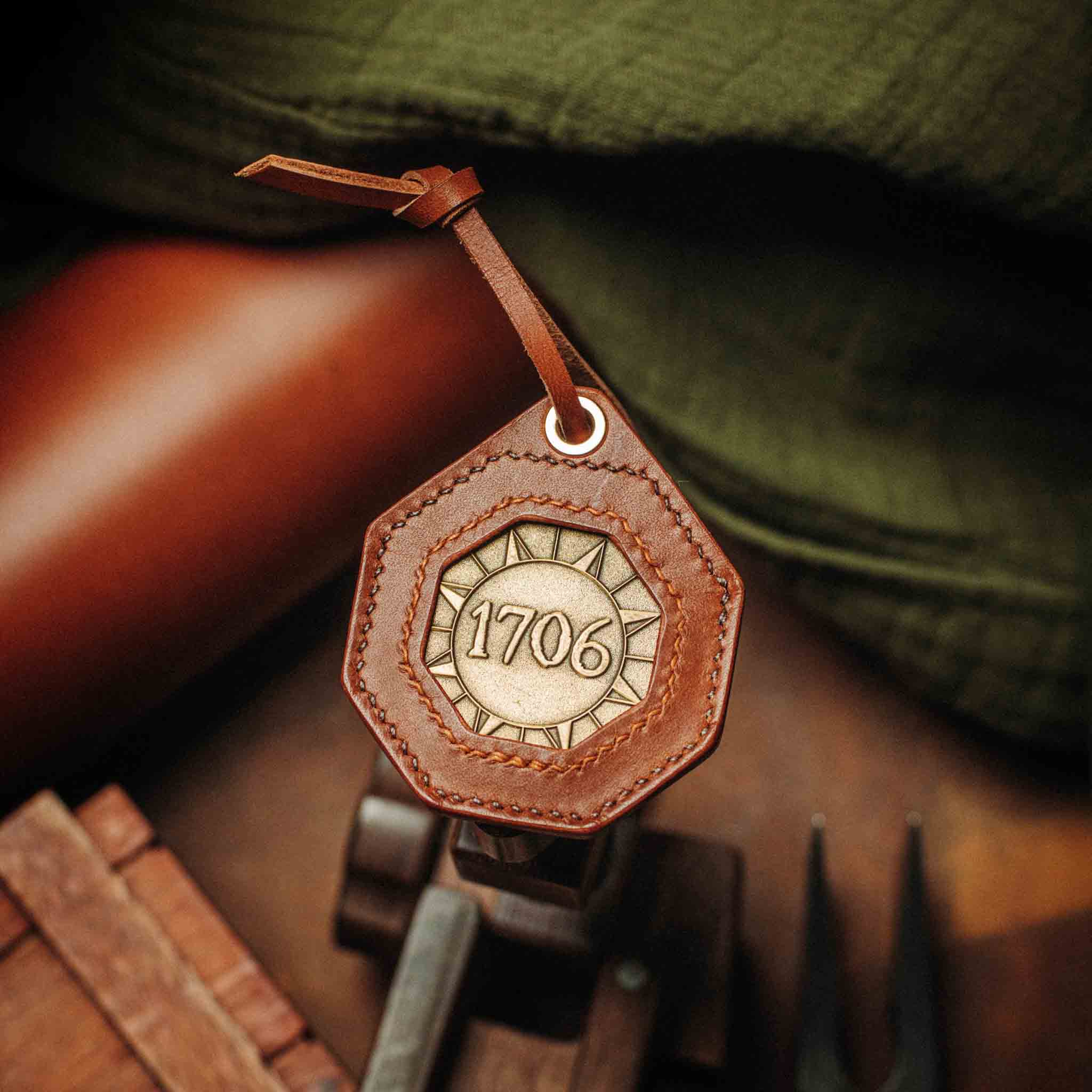 Pirate Goods Peso Pocket v4 Plus Monedero – Estuche octogonal de cuero para monedas de desafío para EDC