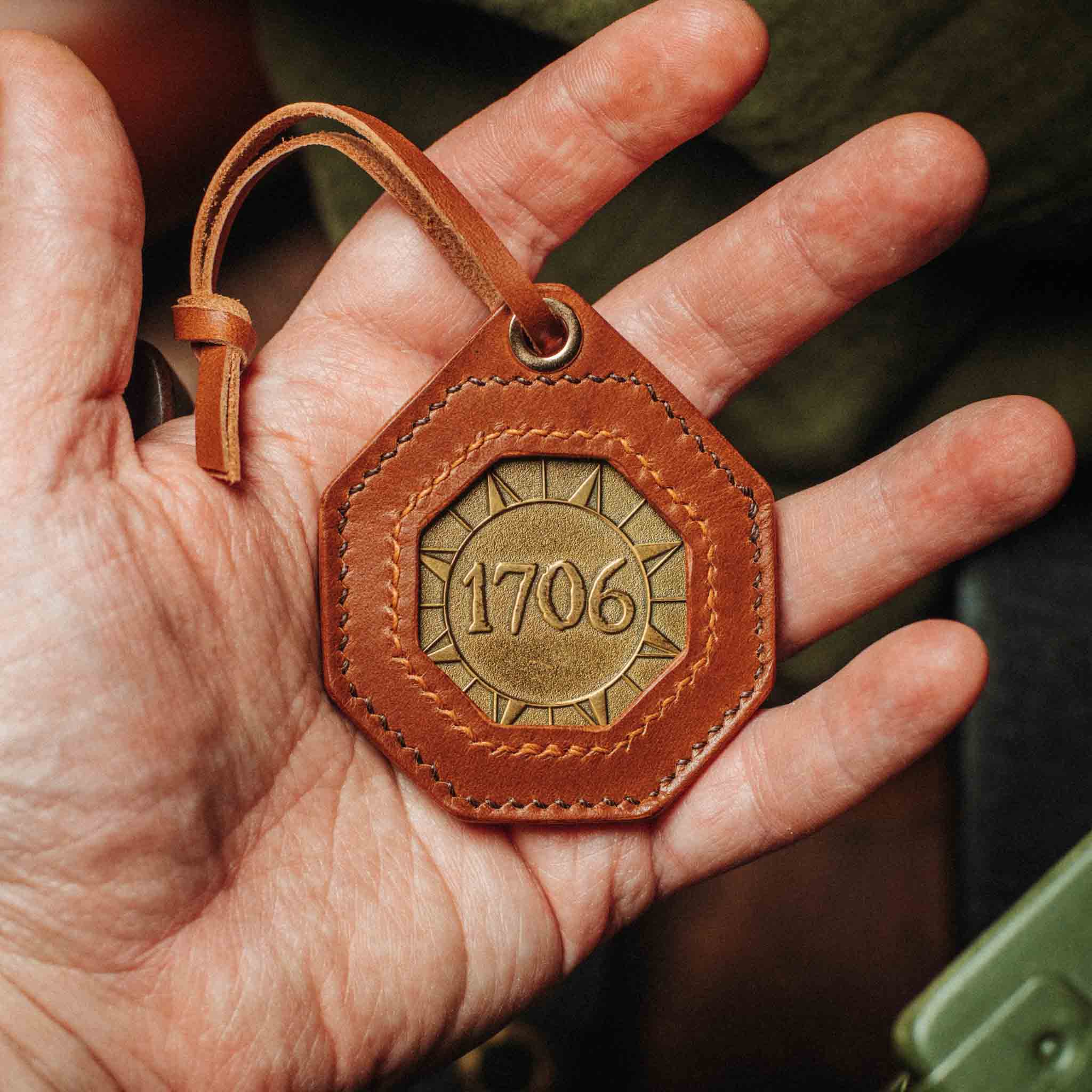 Pirate Goods Peso Pocket v4 Plus Monedero – Estuche octogonal de cuero para monedas de desafío para EDC