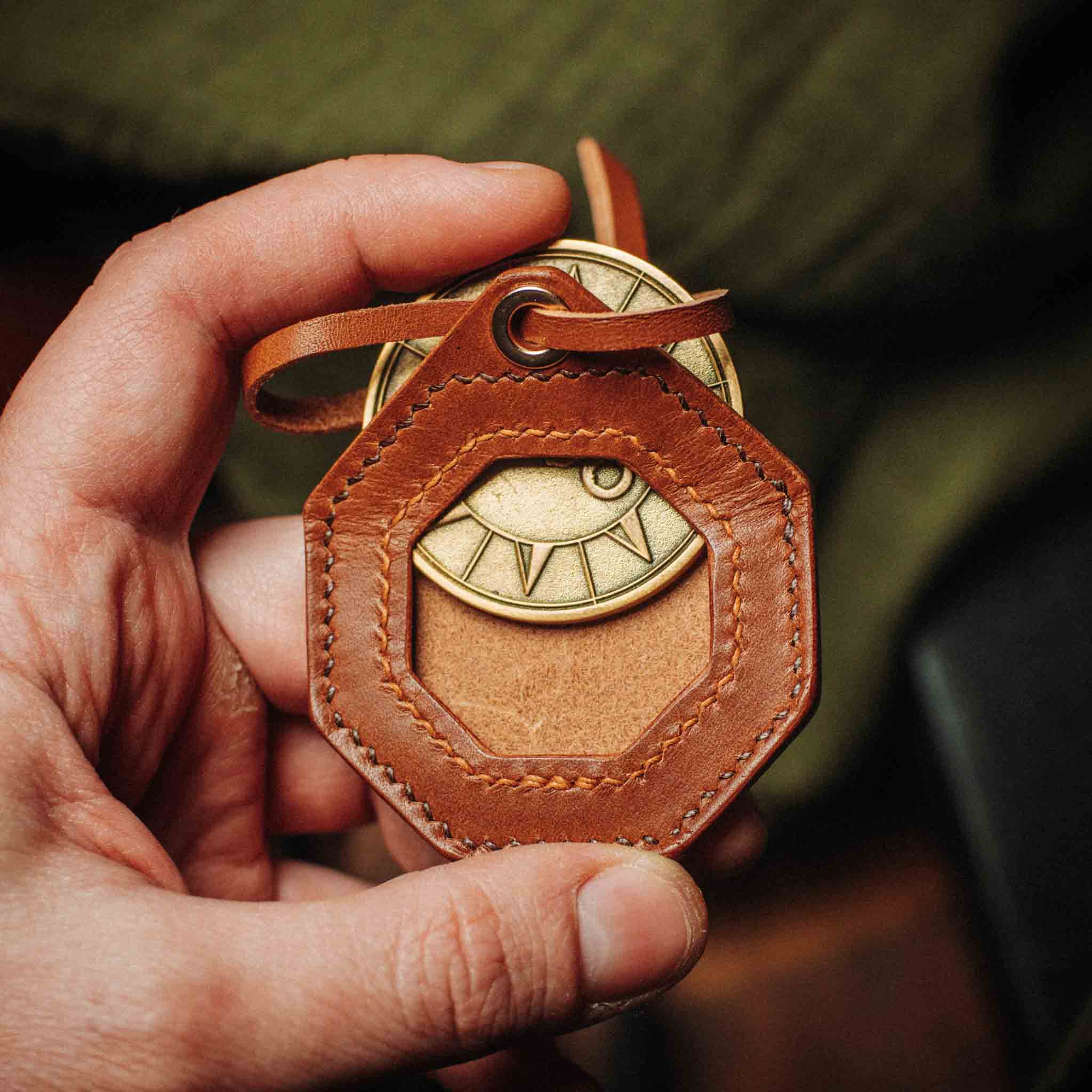 Pirate Goods Peso Pocket v4 Plus Monedero – Estuche octogonal de cuero para monedas de desafío para EDC