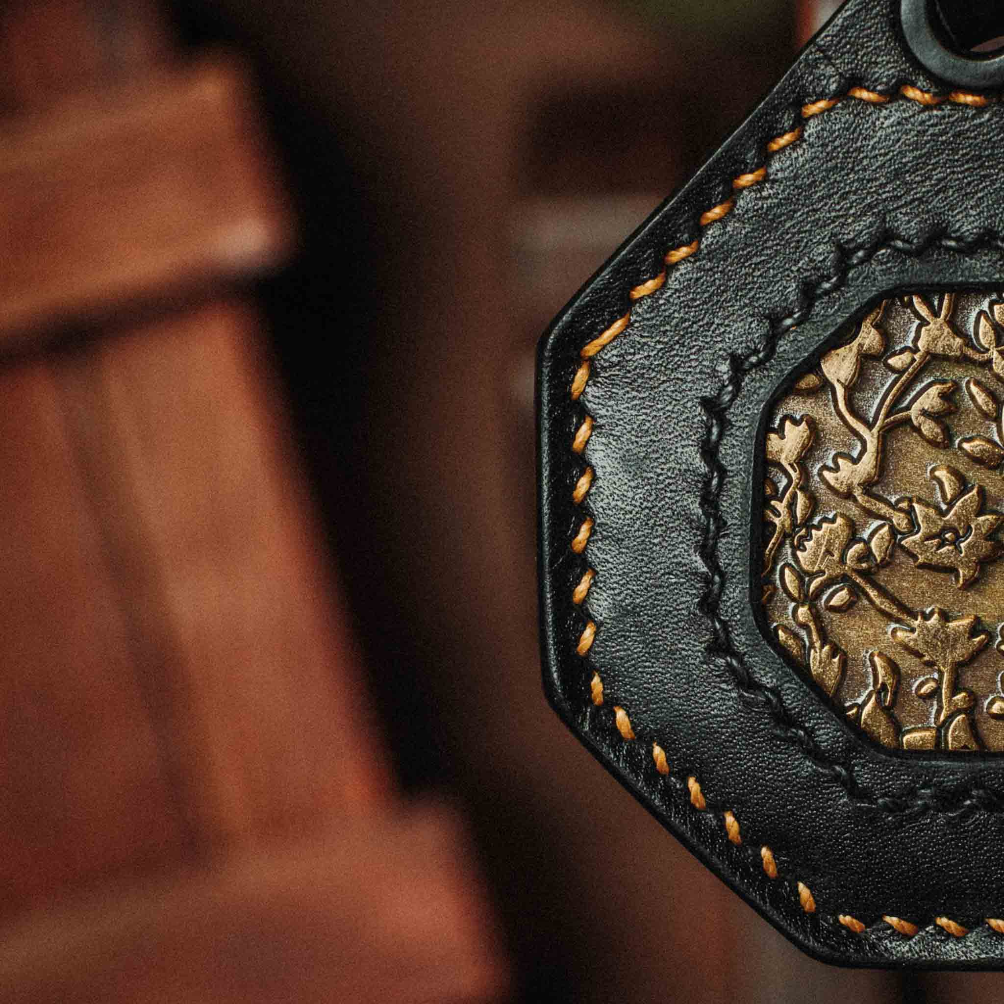 Pirate Goods Peso Pocket v4 Plus Monedero – Estuche octogonal de cuero para monedas de desafío para EDC