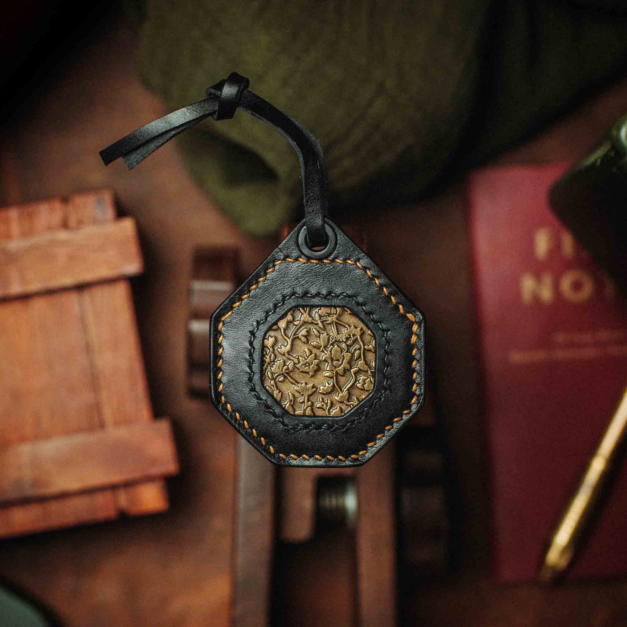 Pirate Goods Peso Pocket v4 Plus Münzhalter – Achteckiges Leder-Münzetui für EDC