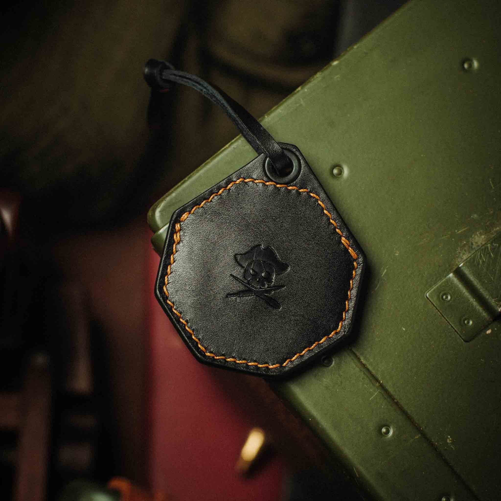 Pirate Goods Peso Pocket v4 Plus Monedero – Estuche octogonal de cuero para monedas de desafío para EDC