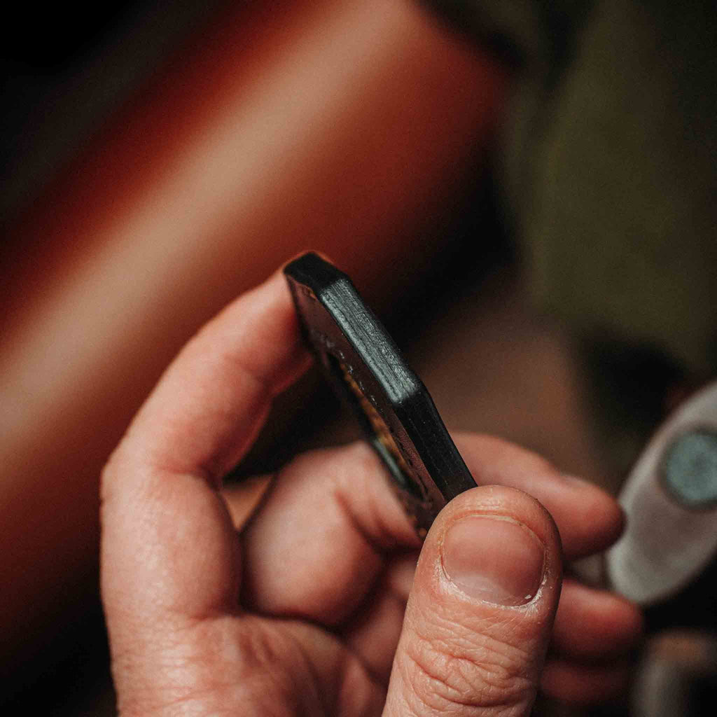 Pirate Goods Peso Pocket v4 Plus Monedero – Estuche octogonal de cuero para monedas de desafío para EDC