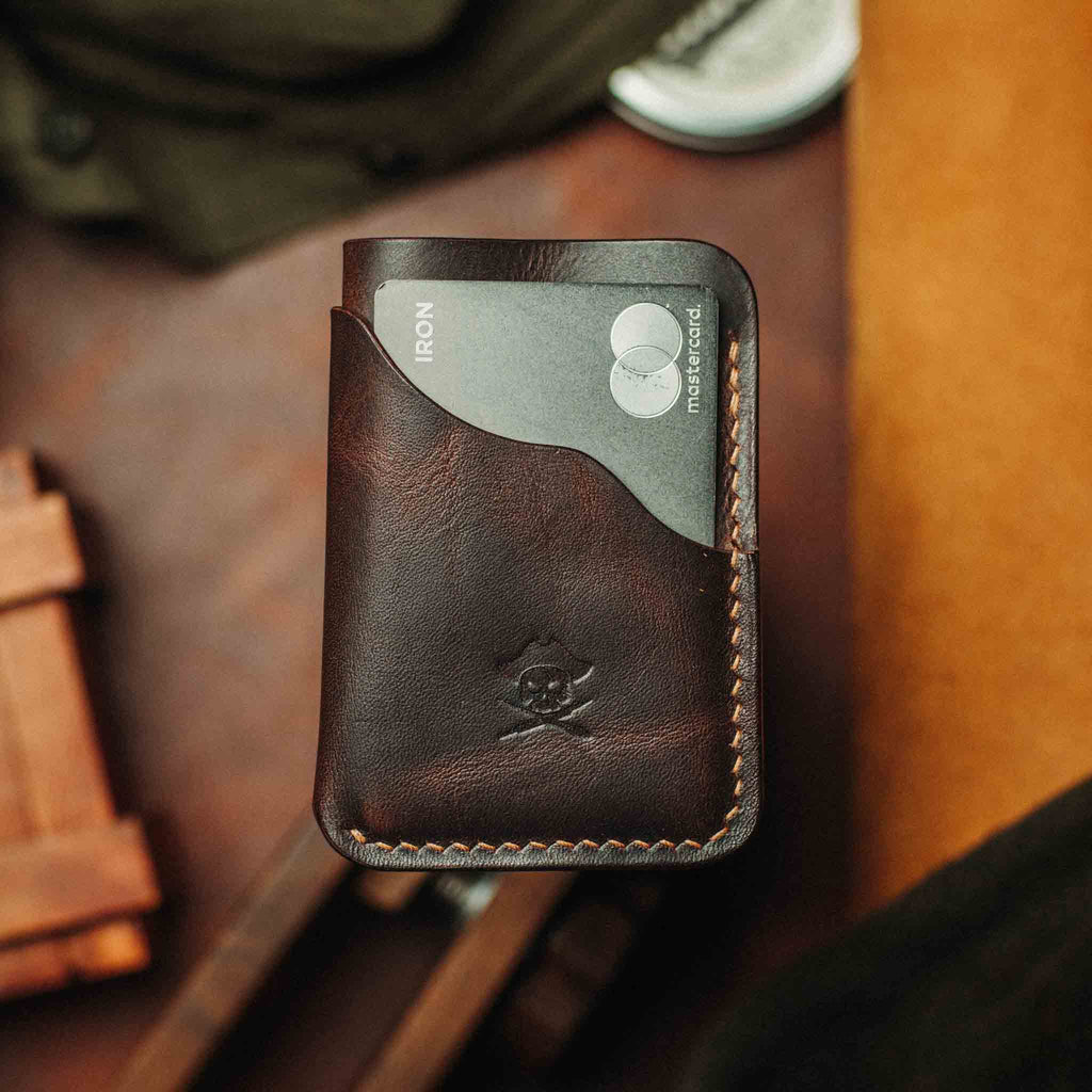 Pirate Goods Venturer v2 Slim Wallet – Minimalistischer Leder EDC Kartenhalter