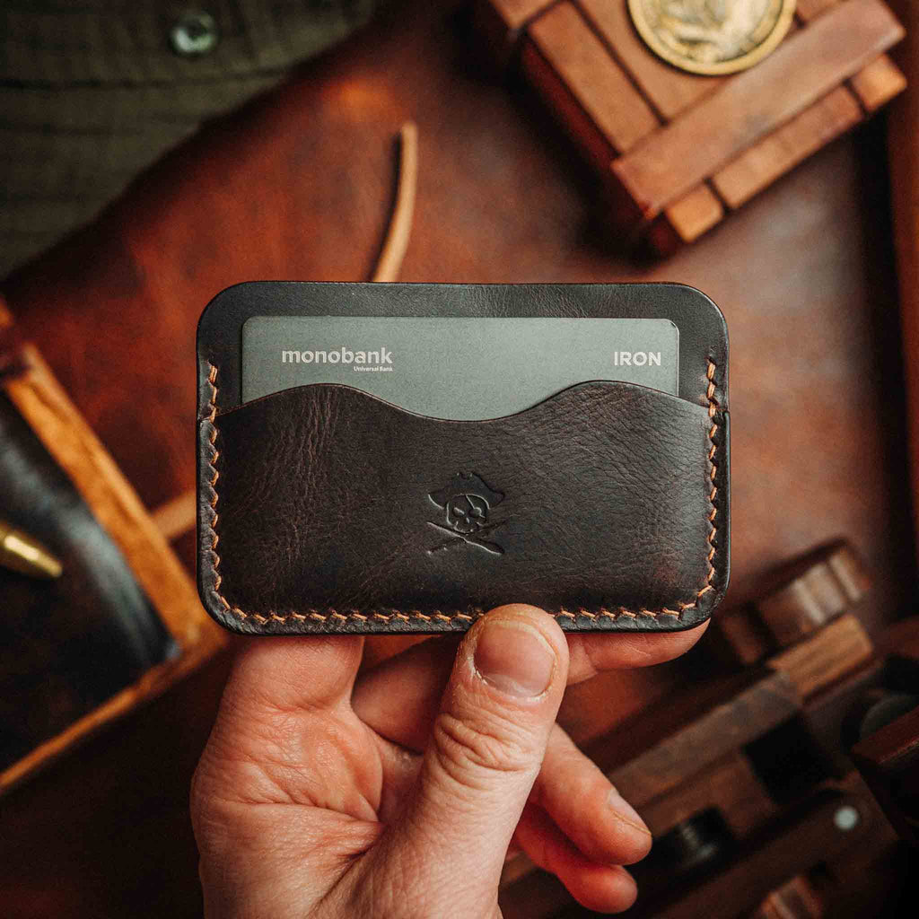 Pirate Goods Drunken Boatswain v2 Slim Wallet – Minimalistisches EDC-Kartenetui aus Leder