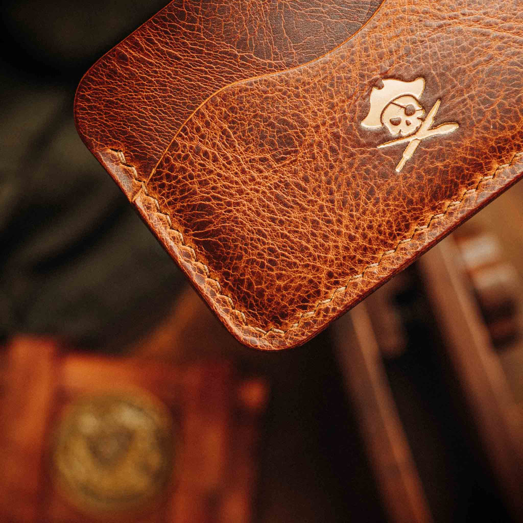 Pirate Goods Drunken Boatswain v2 Slim Wallet – Minimalistisches EDC-Kartenetui aus Leder