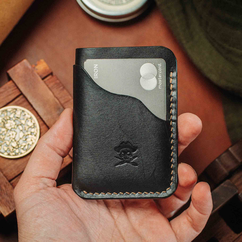 Pirate Goods Venturer v2 Slim Wallet – Minimalistischer Leder EDC Kartenhalter