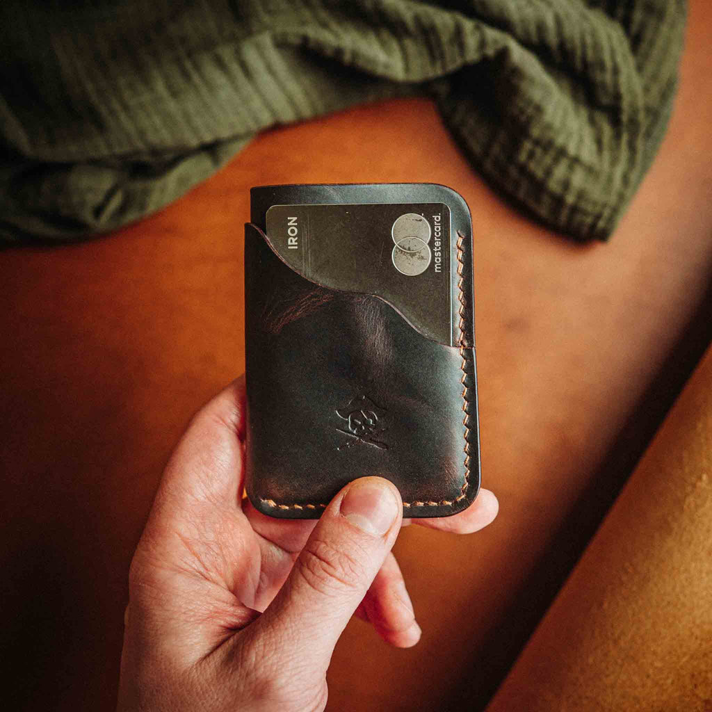 Pirate Goods Venturer v2 Slim Wallet – Minimalistischer Leder EDC Kartenhalter