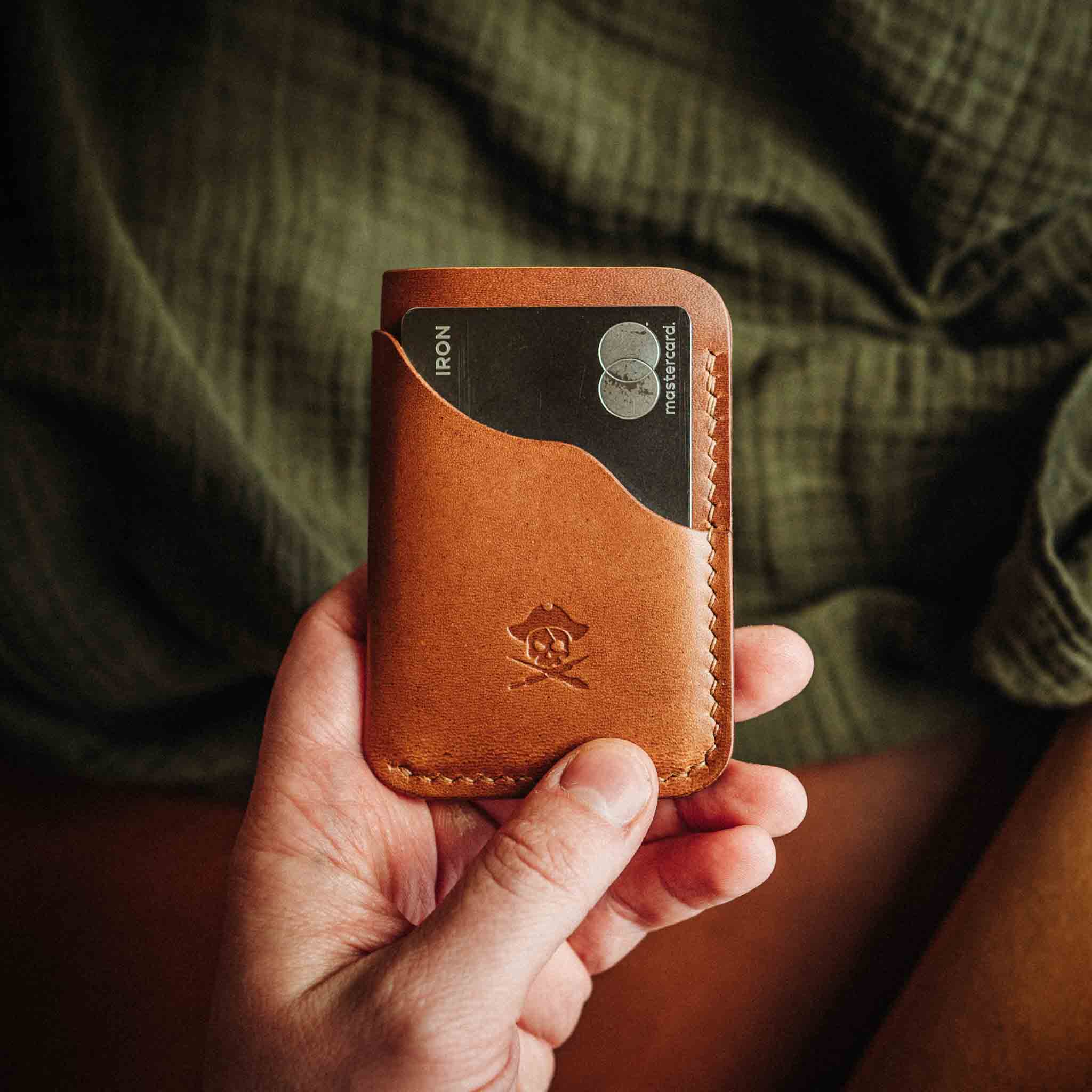 Pirate Goods Venturer v2 Slim Wallet – Minimalistischer Leder EDC Kartenhalter