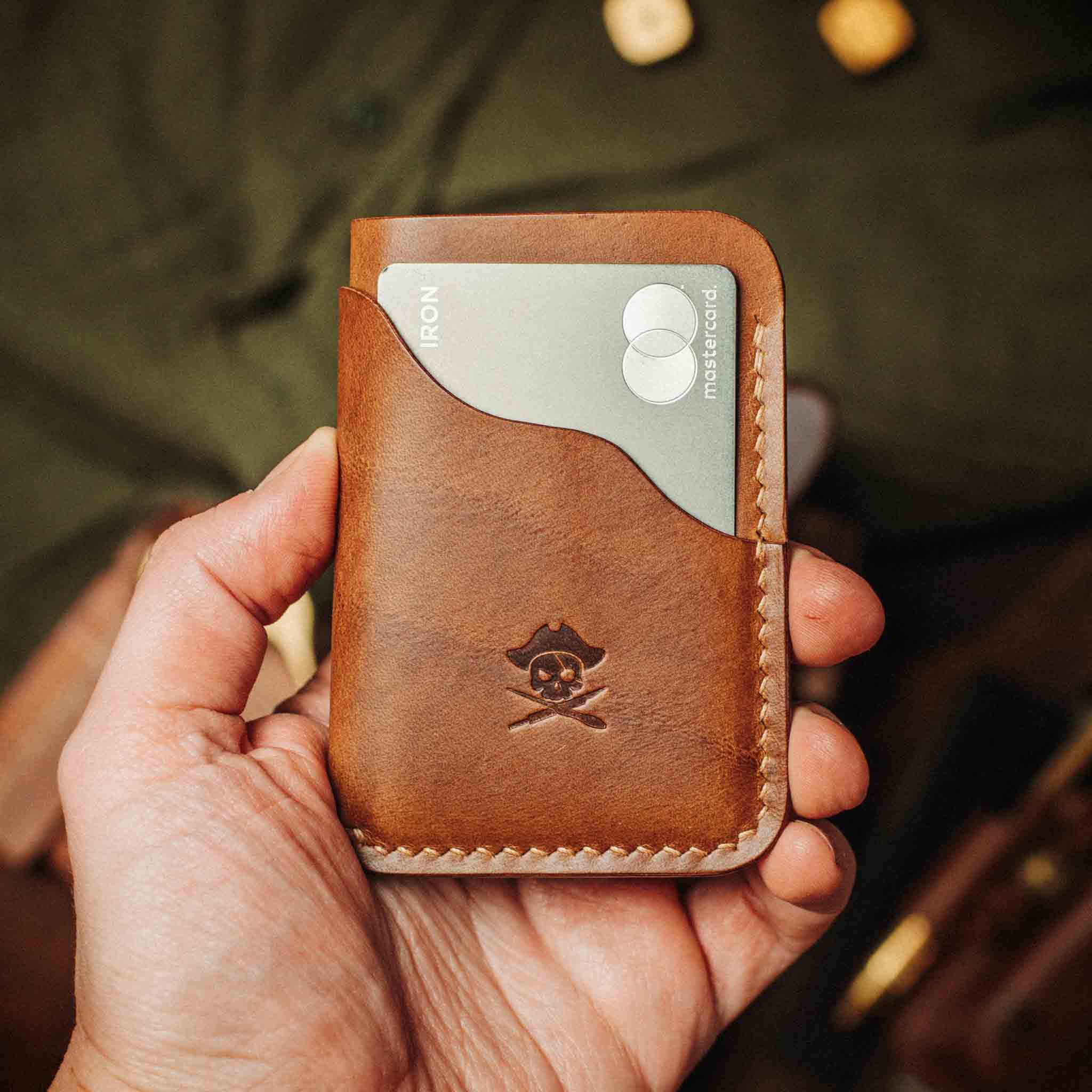 Pirate Goods Venturer v2 Slim Wallet – Minimalistischer Leder EDC Kartenhalter