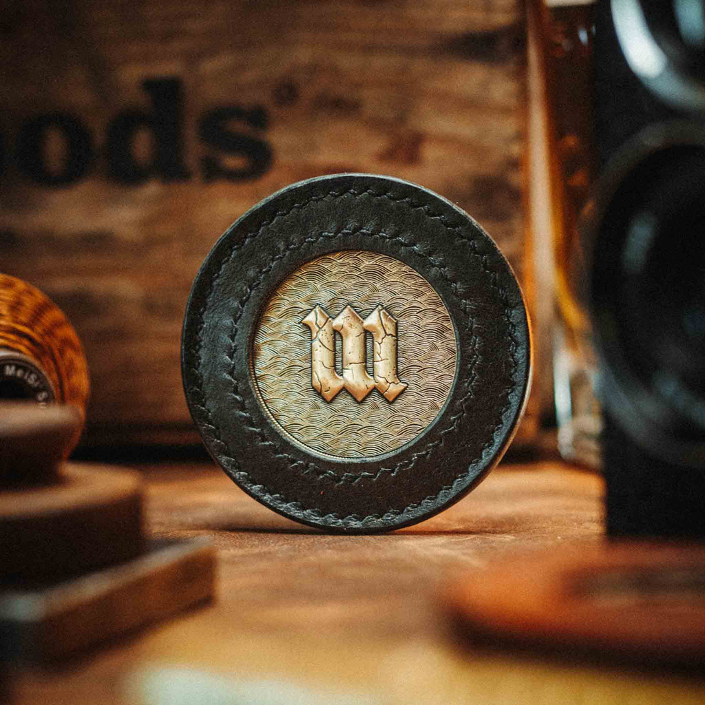 Pirate Goods Peso Pocket v2 Münzhalter – Rundes Leder-Etui für Challenge Coins und EDC