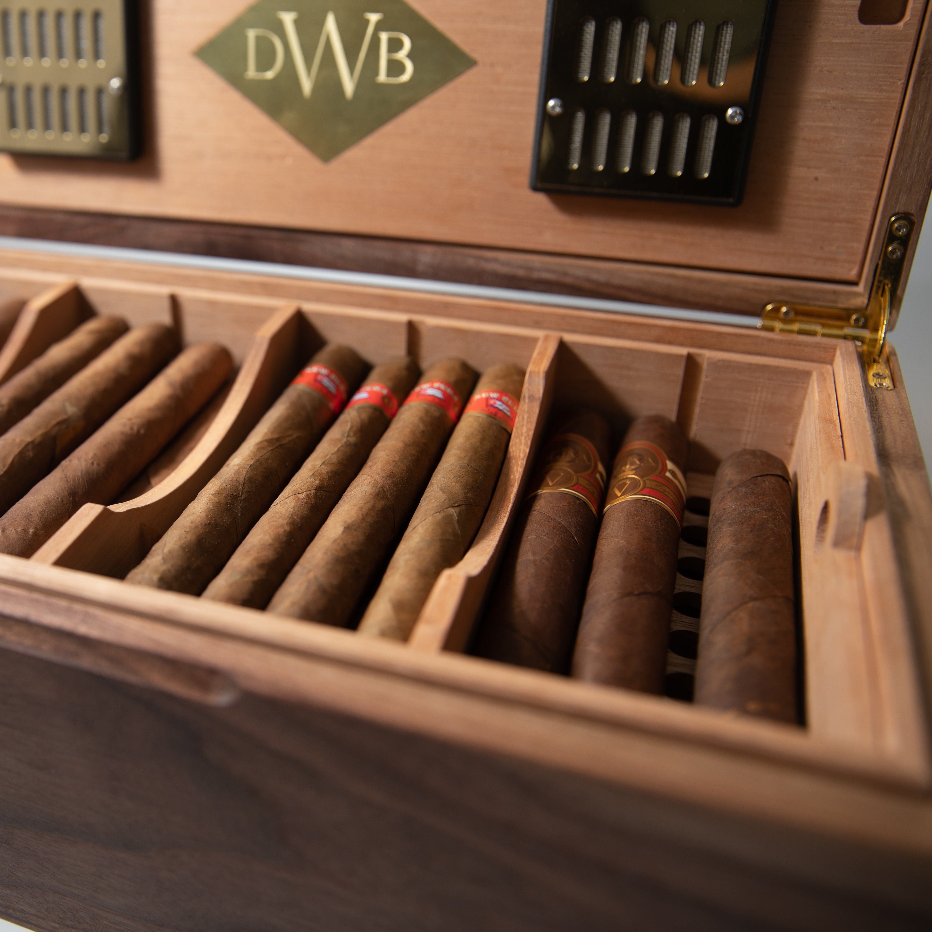 Zigarrenhumidor – Schwarznussbaum mit Auskleidung aus spanischer Zeder – Fassungsvermögen 80 Stück