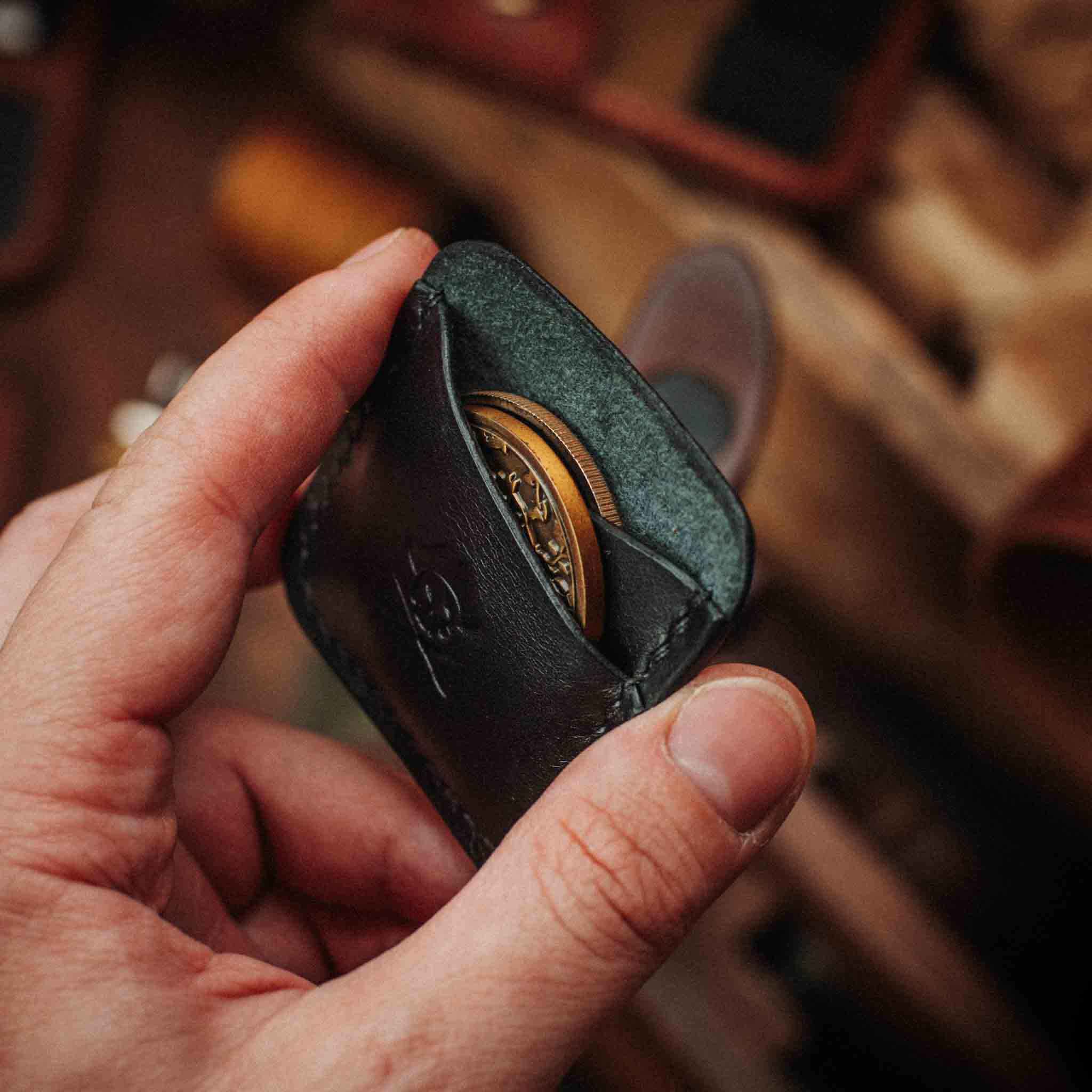 Pirate Goods Peso Pocket Duo Münzhalter – Lederetui für zwei Münzen / Challenge Coins