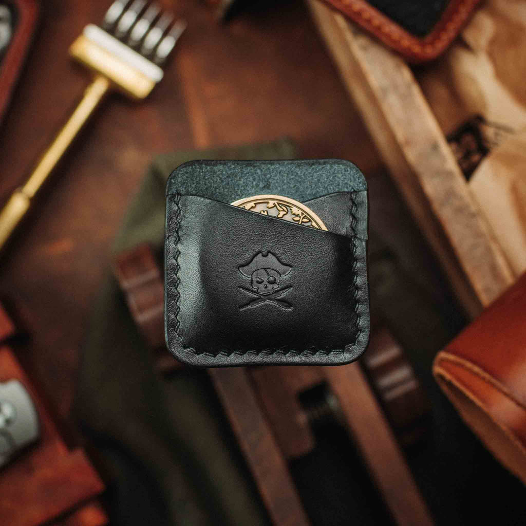 Pirate Goods Peso Pocket Duo Münzhalter – Lederetui für zwei Münzen / Challenge Coins