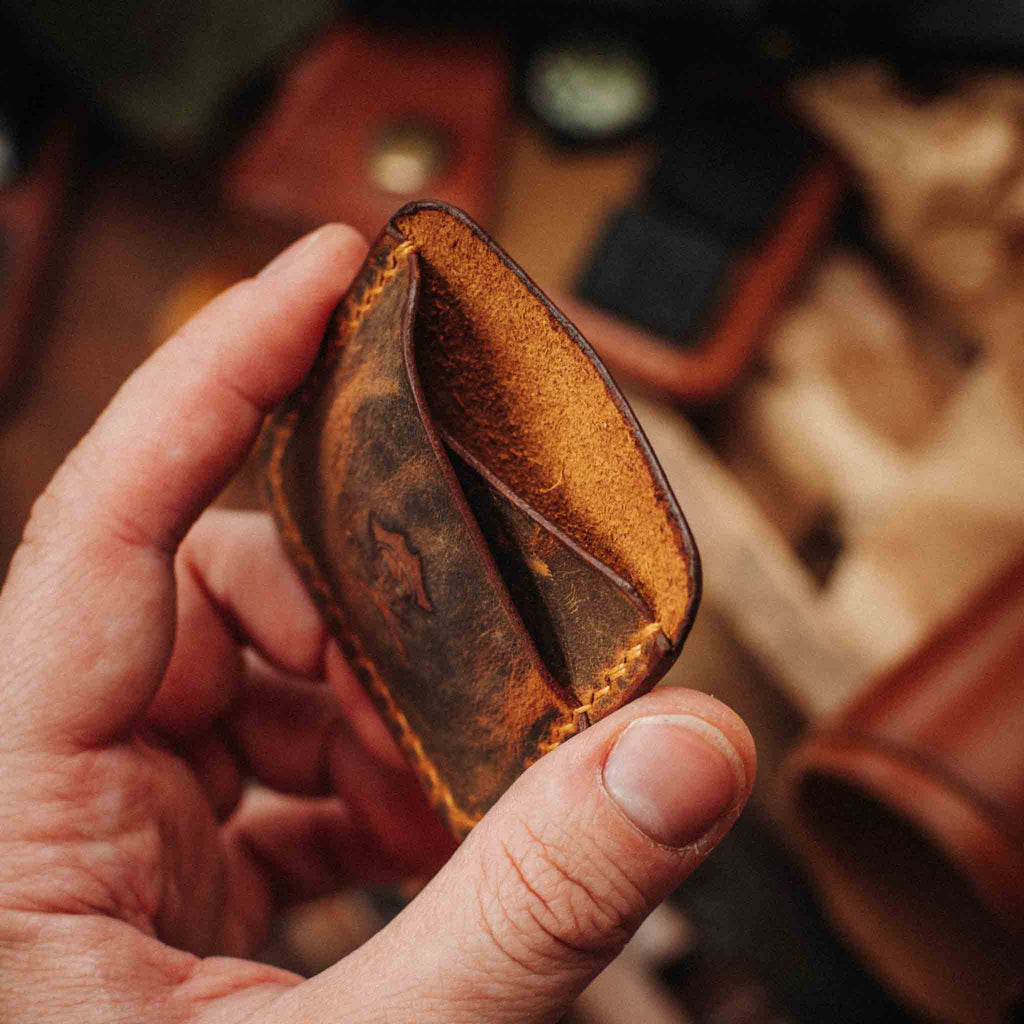 Pirate Goods Peso Pocket Duo Münzhalter – Lederetui für zwei Münzen / Challenge Coins