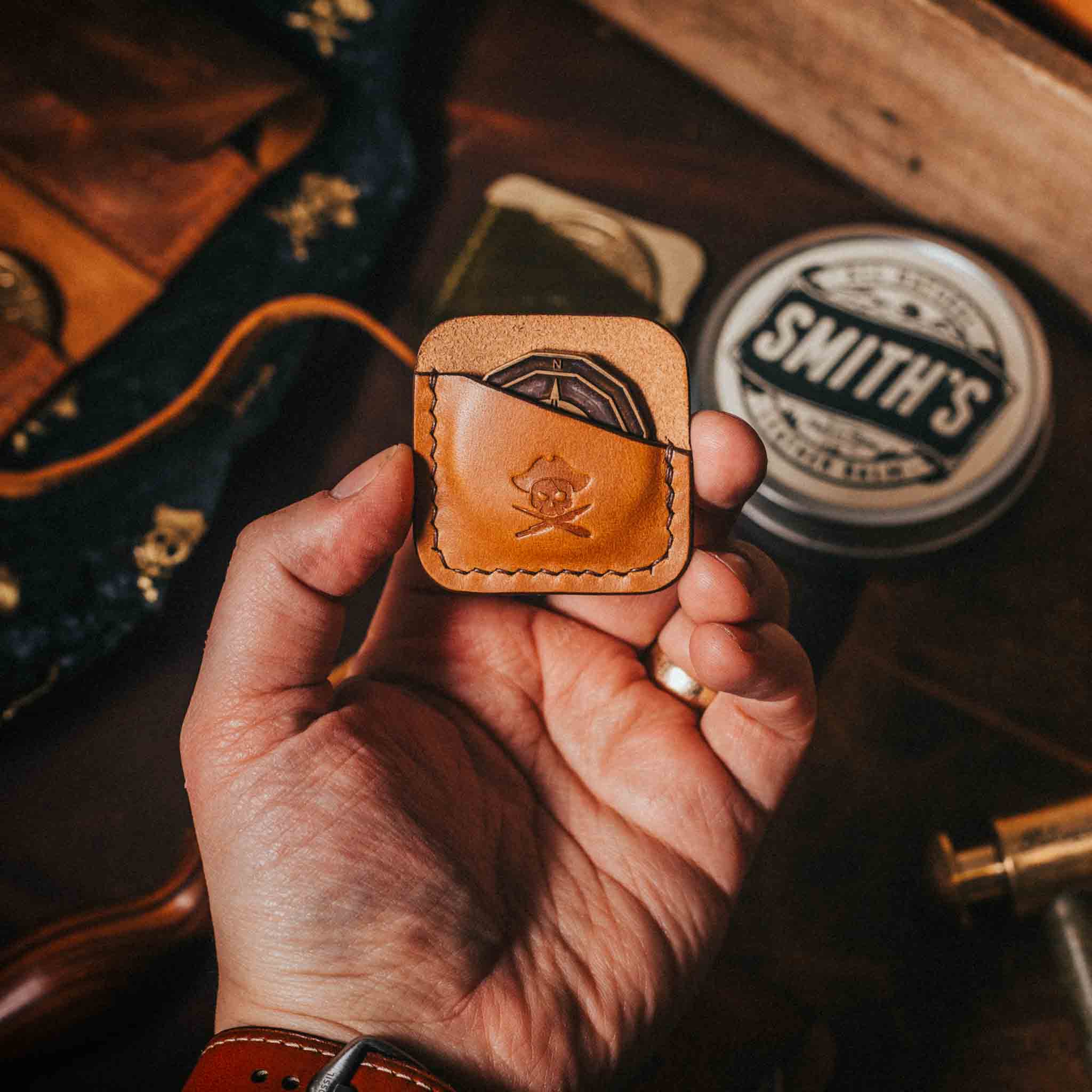 Pirate Goods Peso Münztasche – Lederetui für Challenge Coins für EDC