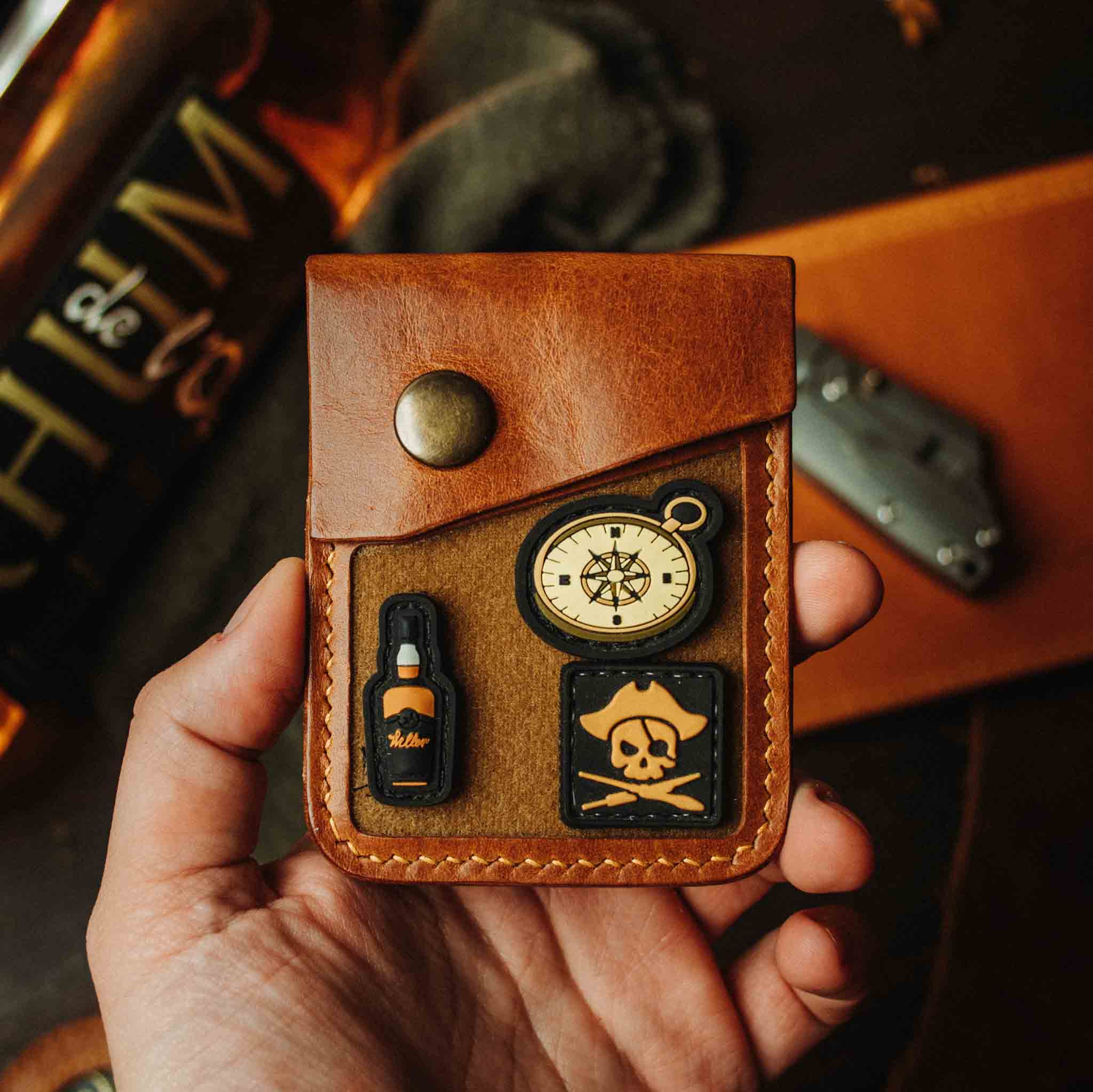 Leder-Klettverschluss-Geldbörse – Voyager v2 | Patch-Display-Kartenhalter | EDC
