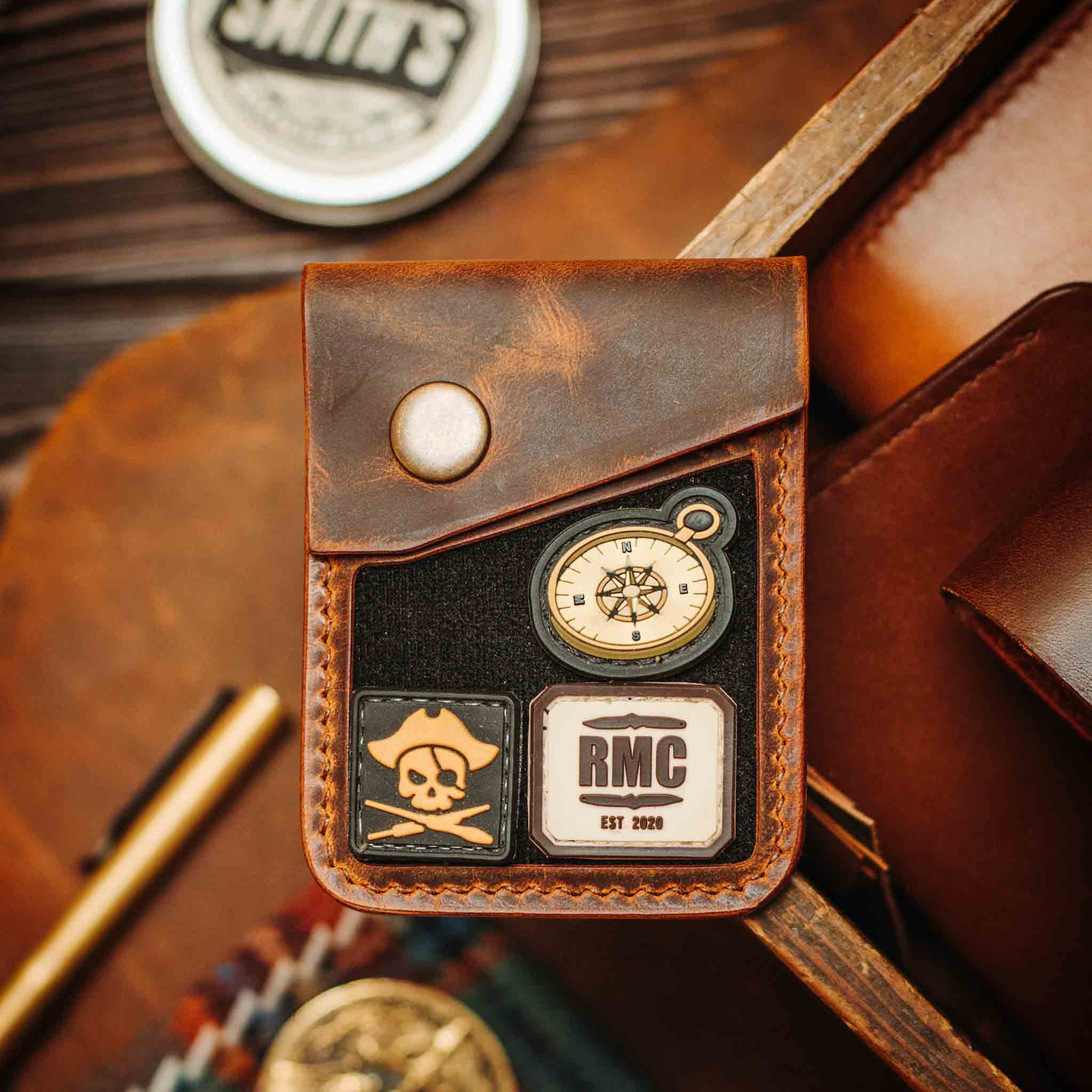 Leder-Klettverschluss-Geldbörse – Voyager v2 | Patch-Display-Kartenhalter | EDC